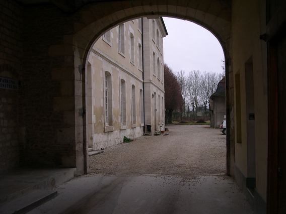  Notre Dame en l'Isle, vue de la cour intérieure